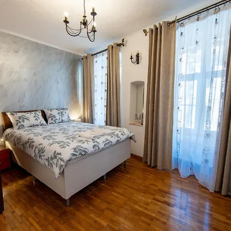Barrique 25 - Breakfast At Restaurant & Minibar - Old Town *